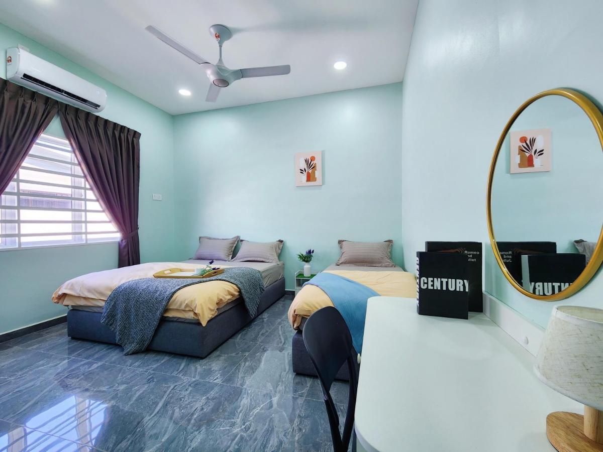Rumah percutian Lebuh Mandarin Pasir Puteh Semi-d *